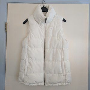 OLD NAVY bright white, water resistant, quilted vest, size M